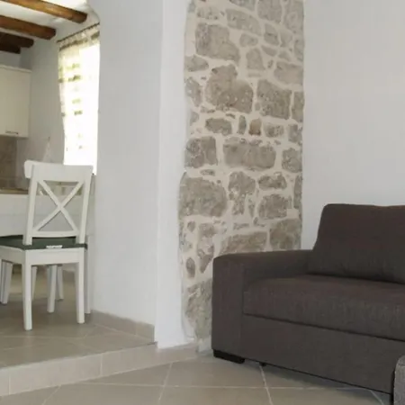 One Bedroom Venilia Ground Apartmán Lukoran