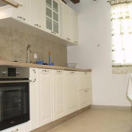 One Bedroom Venilia Ground Lukoran