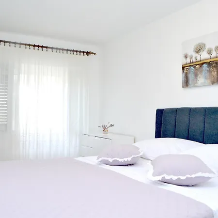 One Bedroom Venilia Ground Apartmán